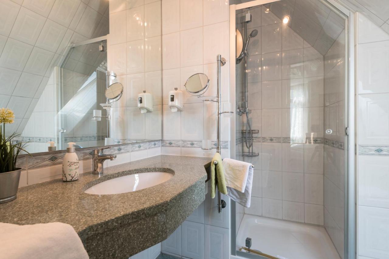 Hotel Am Elisabethufer Йевер Экстерьер фото